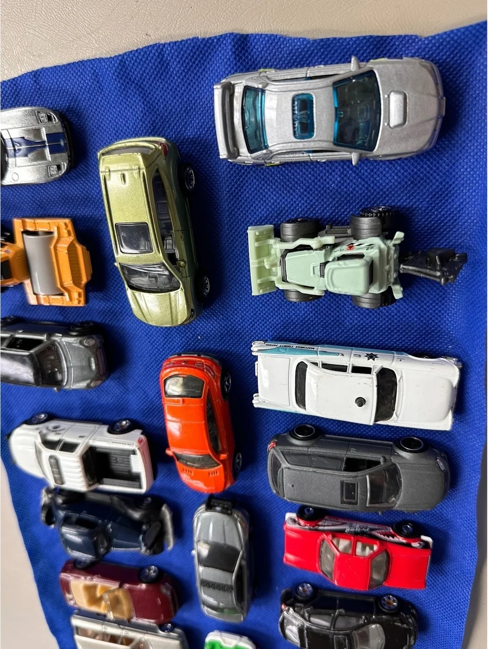 Lot of 20 Assorted matchbox Toy Cars and Vehicles